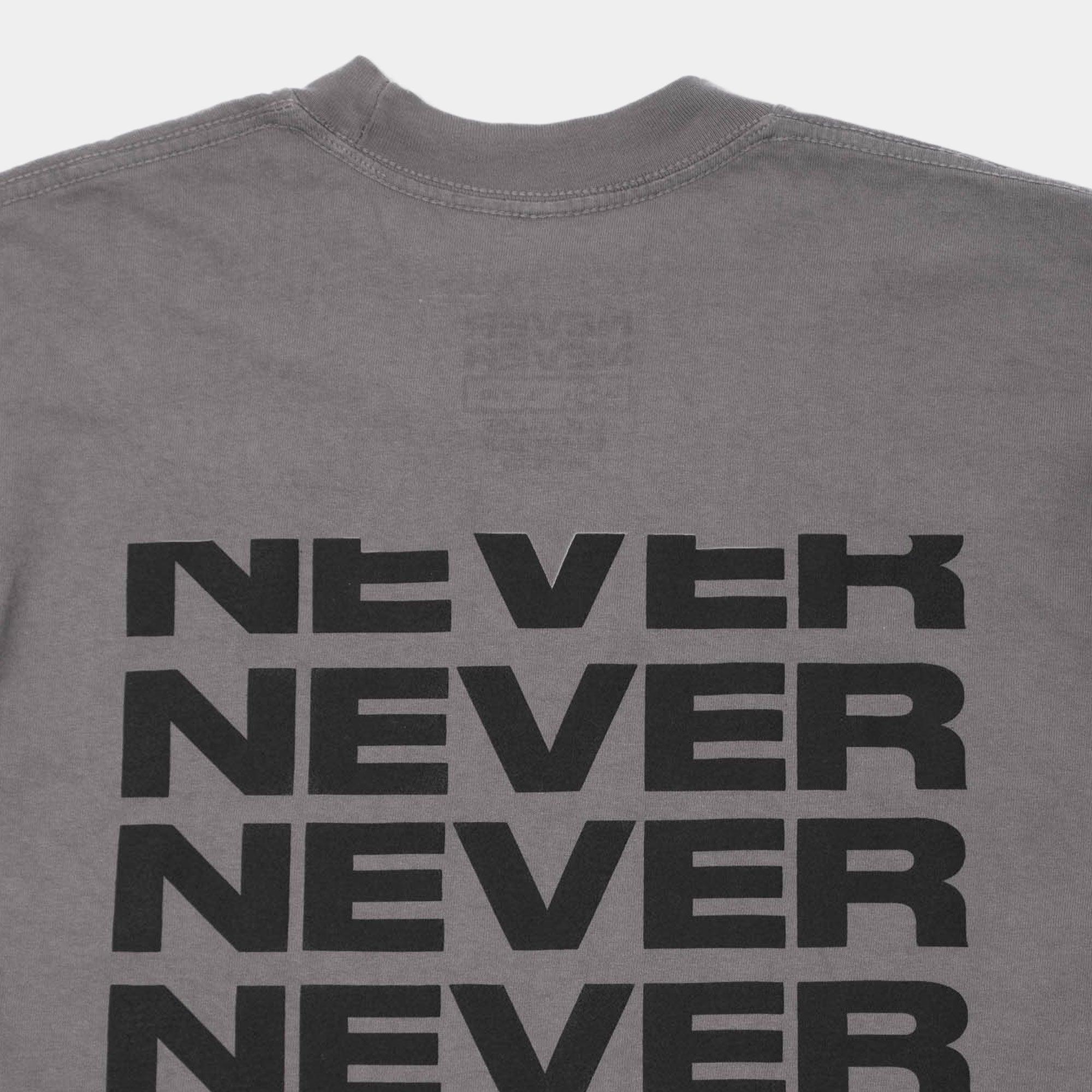 Never Never Concrète Stack Tee - Charcoal - Never Never
