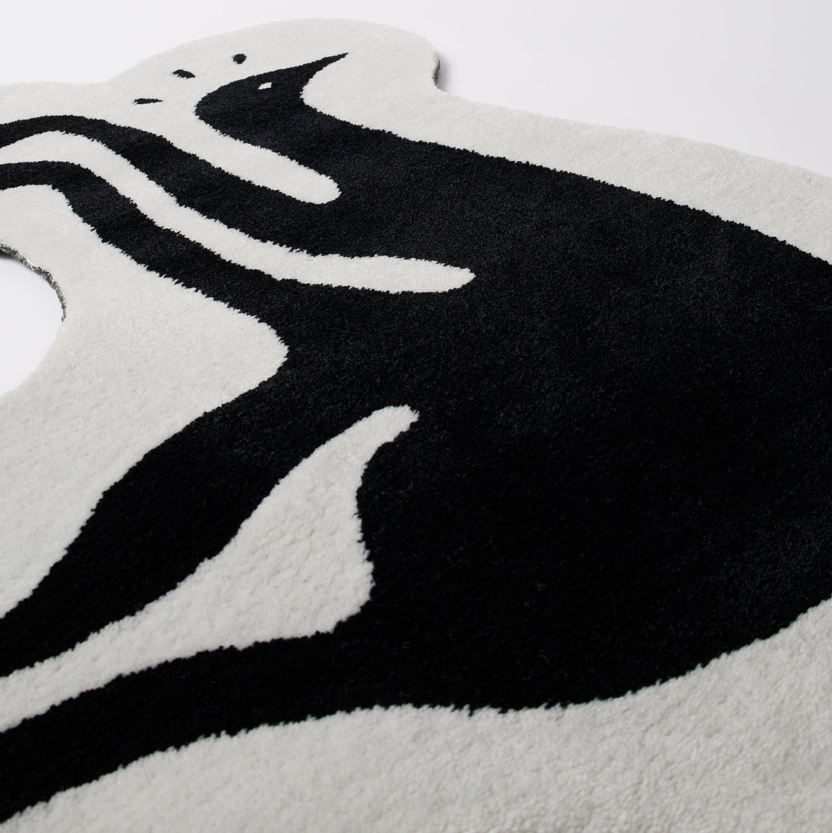 By Parra High Heel Gloves Tufted Rug - White