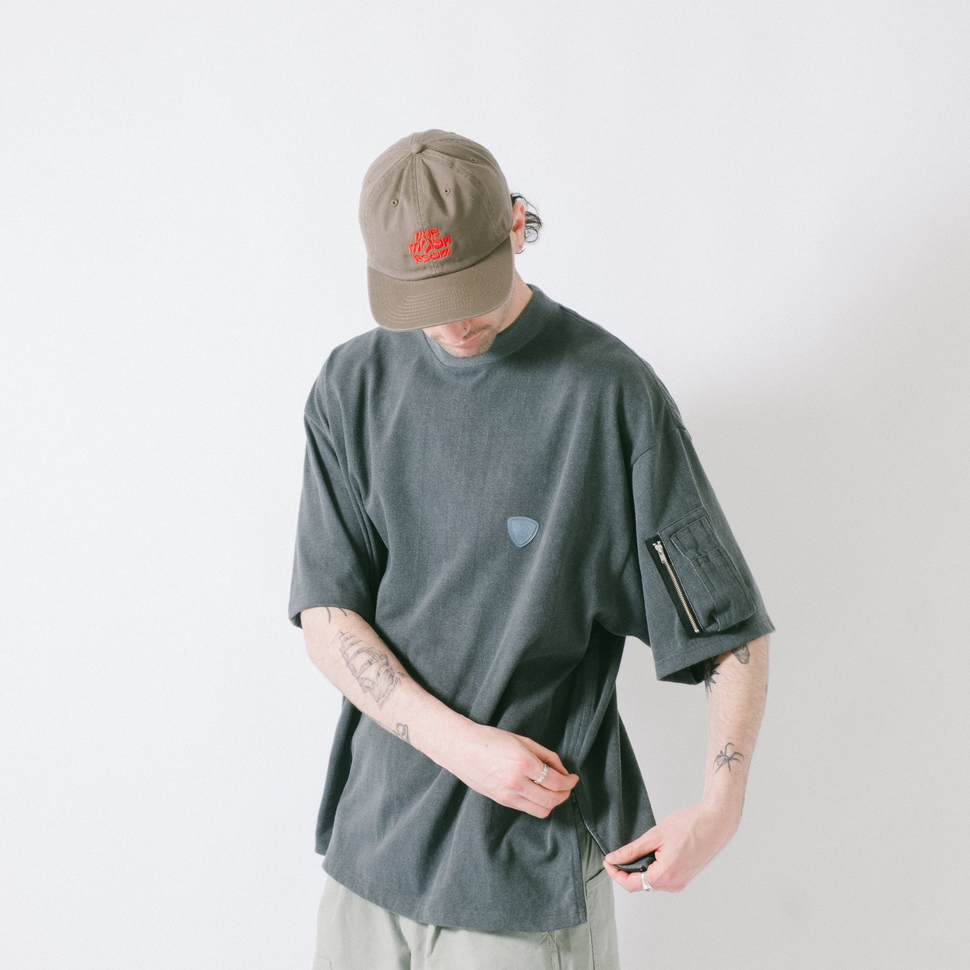 is-ness Arm Pocket Venti T-Shirt - Black