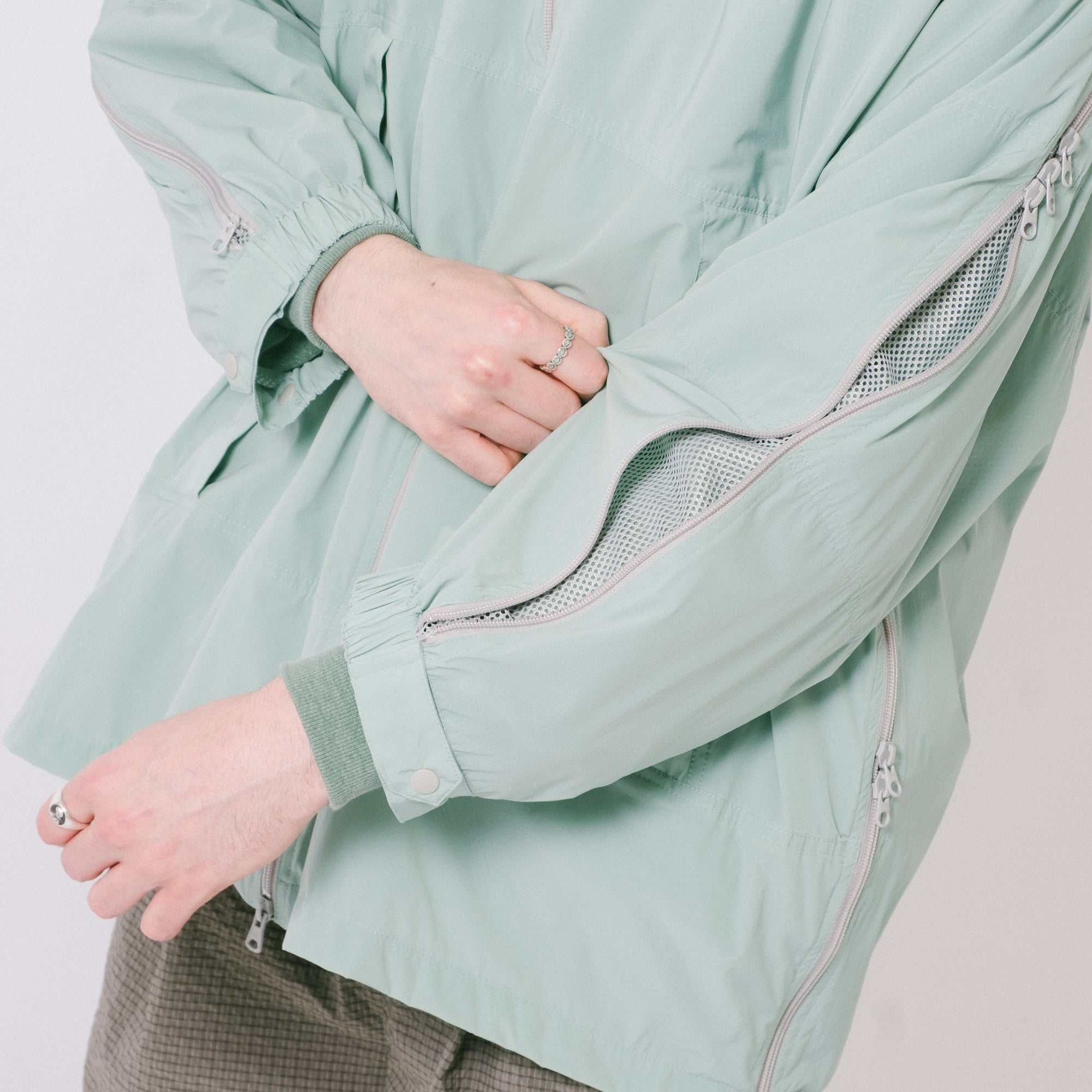 is-ness Technical Ventilation Coat - Mint