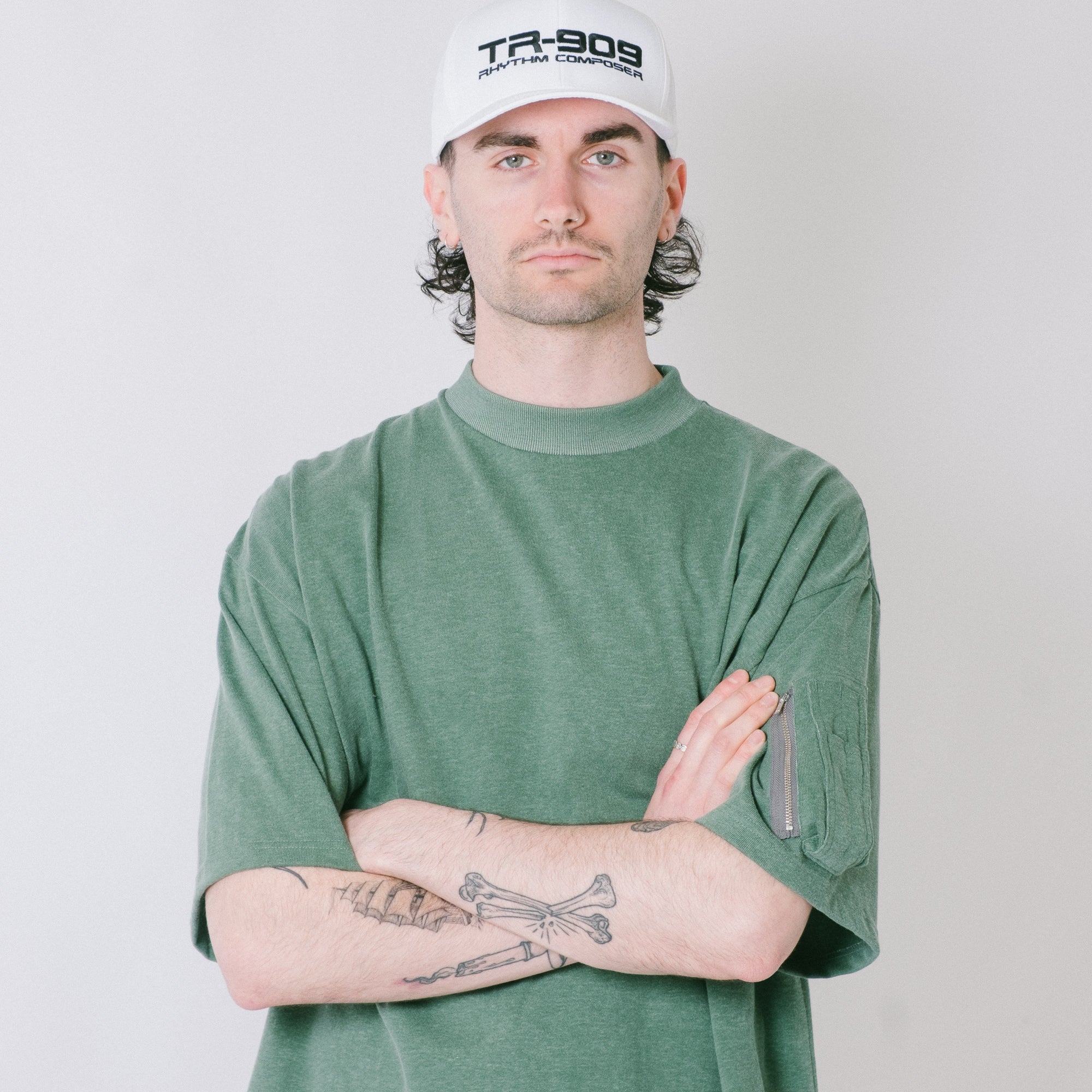 is-ness Arm Pocket Venti T-Shirt - Green