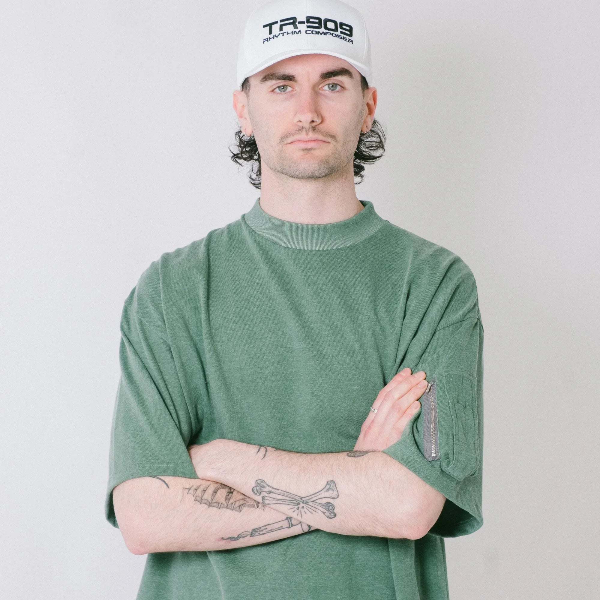 is-ness Arm Pocket Venti T-Shirt - Green