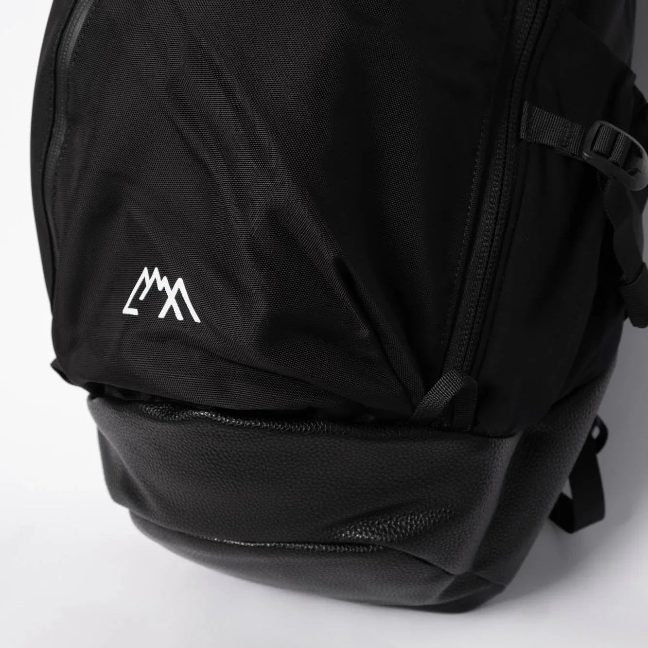 CMF Comfy Outdoor Garment Backpackerz 32 - Black - Never Never