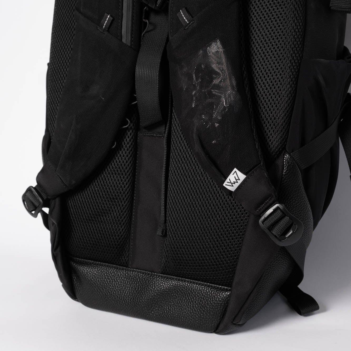CMF Comfy Outdoor Garment Backpackerz 32 - Black - Never Never