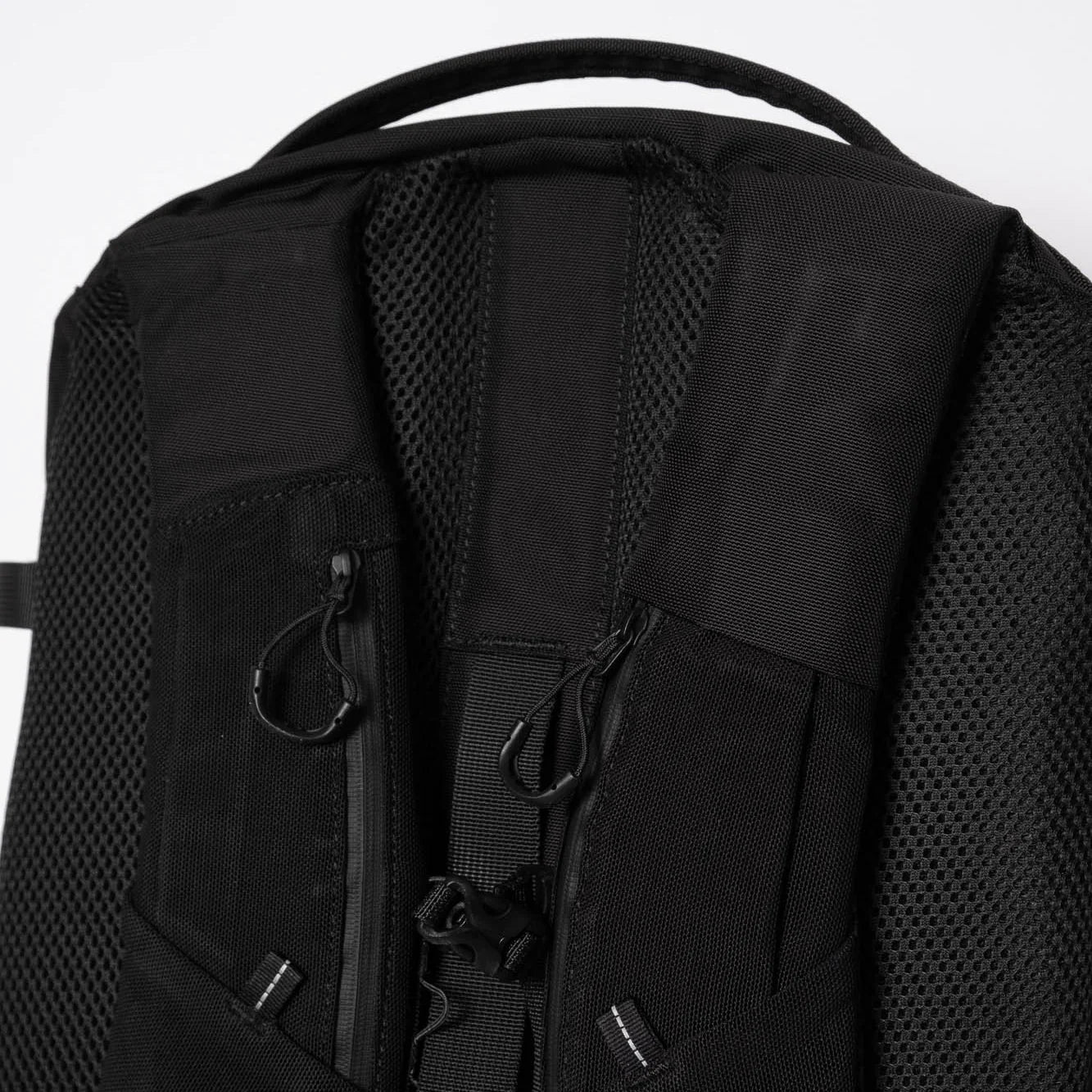 CMF Comfy Outdoor Garment Backpackerz 32 - Black - Never Never