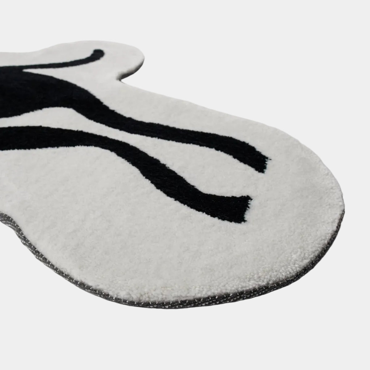 By Parra High Heel Gloves Tufted Rug - White