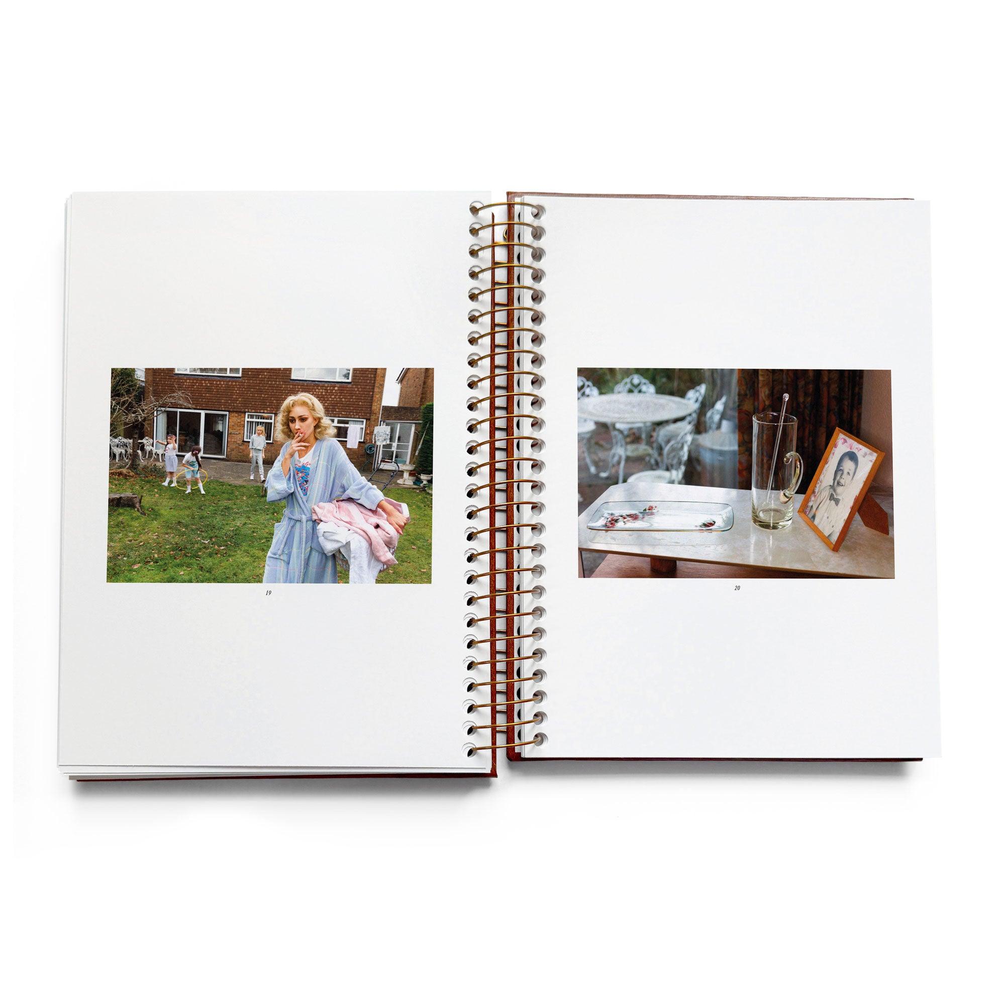 IDEA Nadia Lee Cohen / Martin Parr - Julie Bullard - Never Never