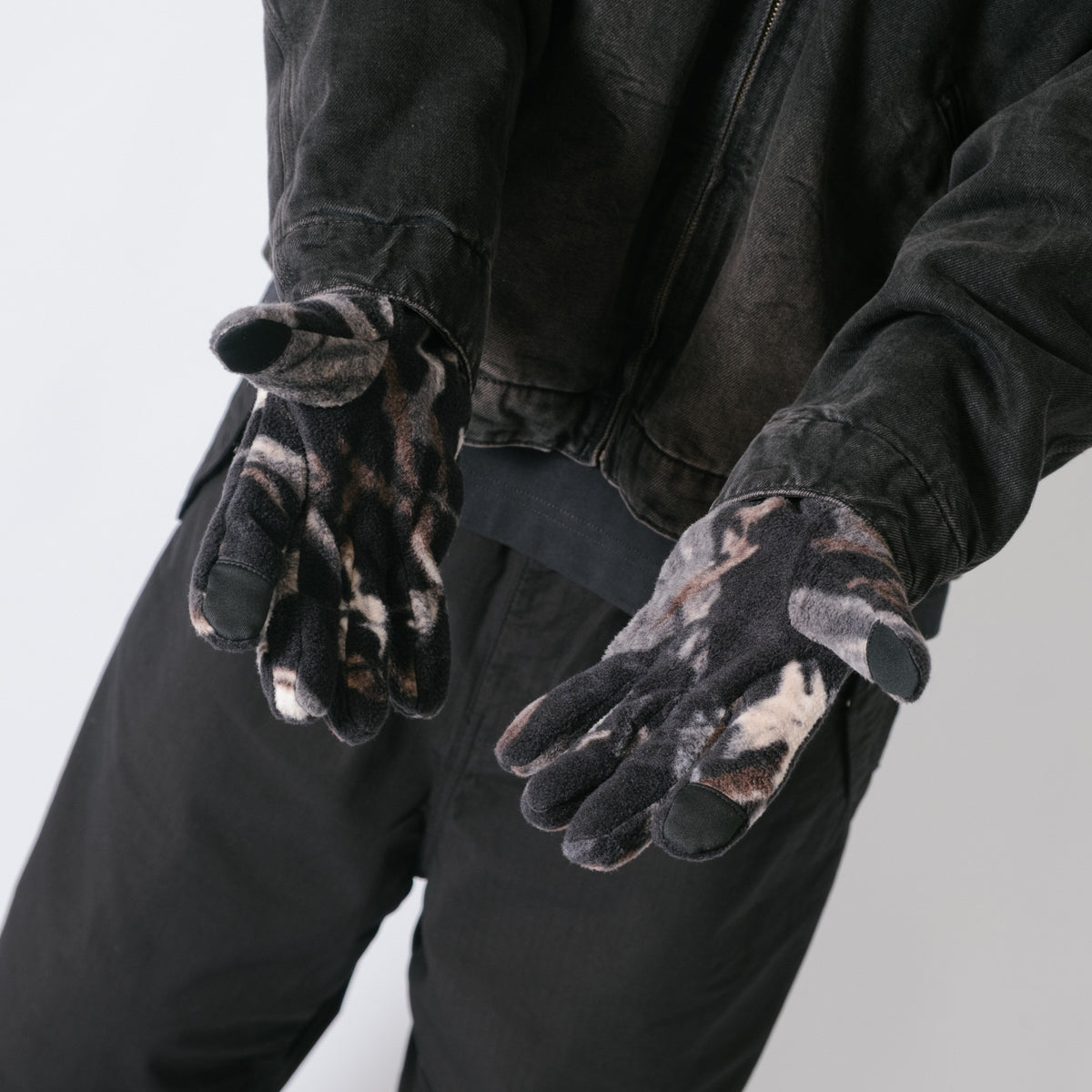 Carhartt WIP Blevin Gloves - Camo Feather Tree/Black