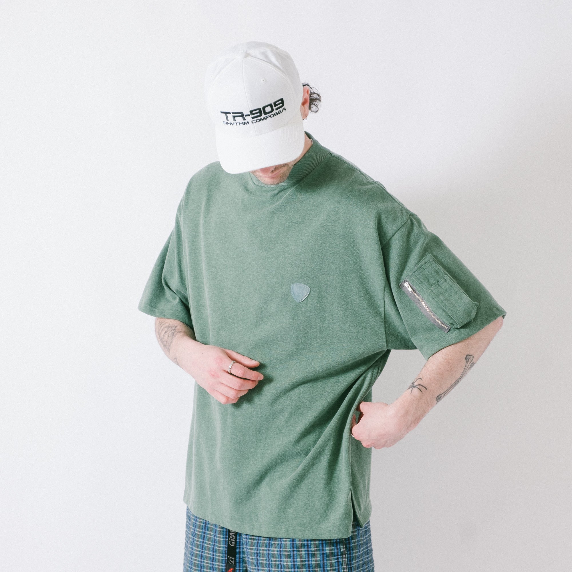 is-ness Arm Pocket Venti T-Shirt - Green