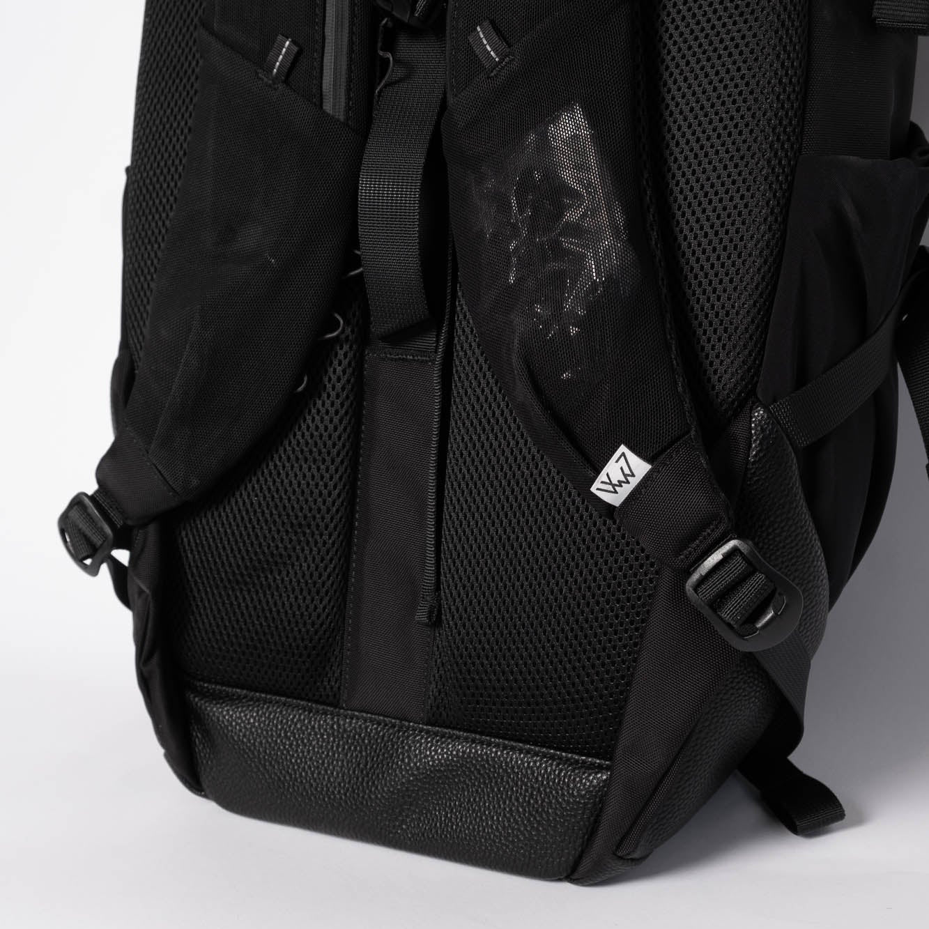 CMF Comfy Outdoor Garment Backpackerz 32 - Black